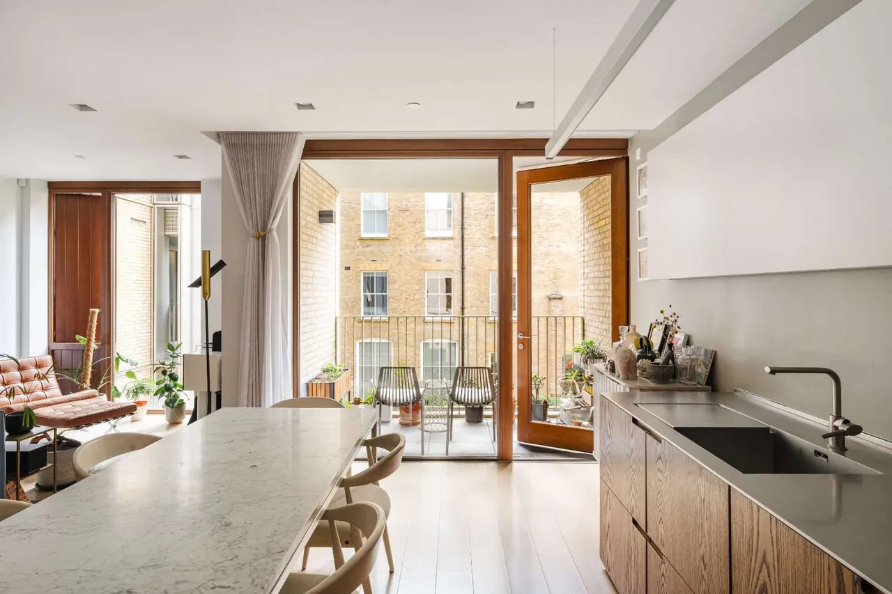 Bartholomew Close, London, EC1A 7BF, photo 4