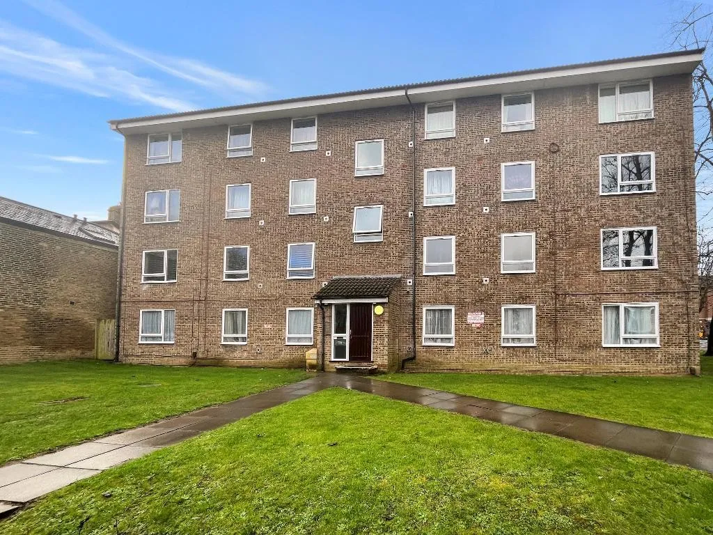 2 bed flat to rent, Addiscombe Road, Croydon