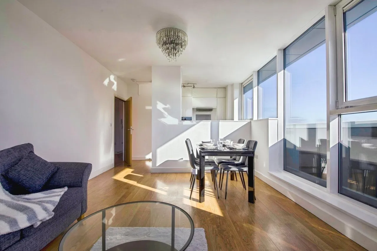 Gallions Road, London, E16, photo 2