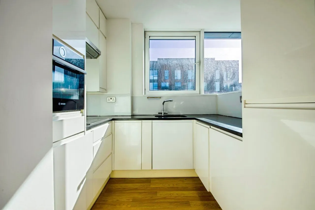 Gallions Road, London, E16, photo 6