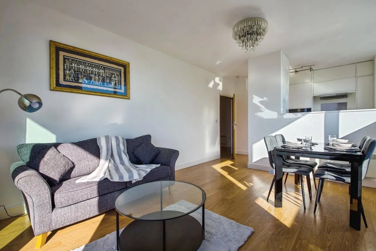 Gallions Road, London, E16, photo 3