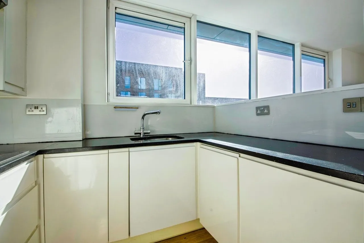 Gallions Road, London, E16, photo 7