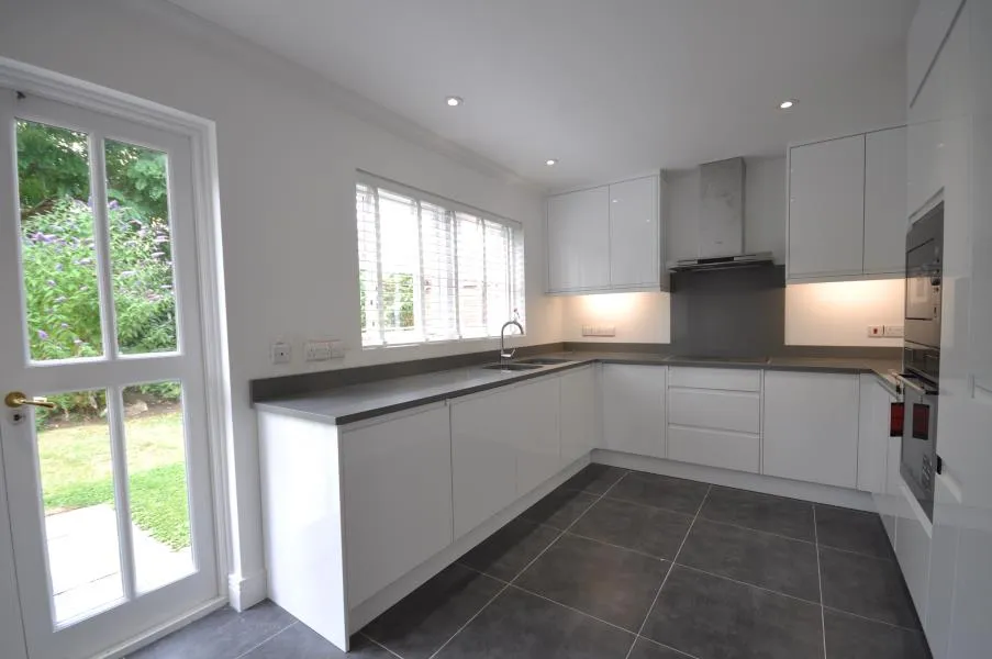 Virginia Water, GU25 4SW, photo 2