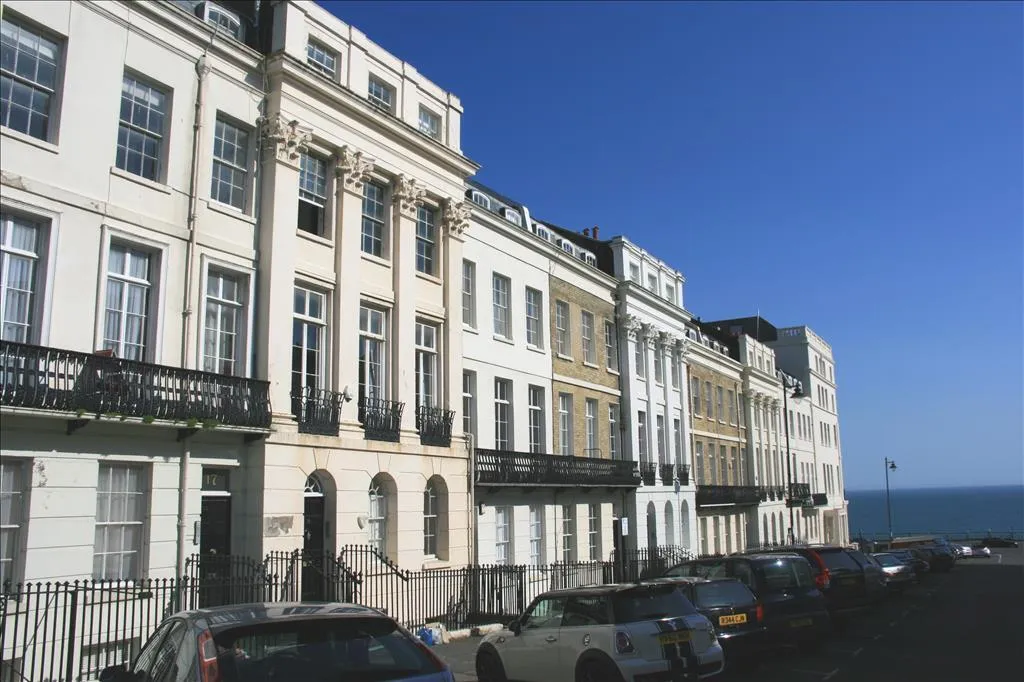 2 bed flat to rent, Portland Place, BN2