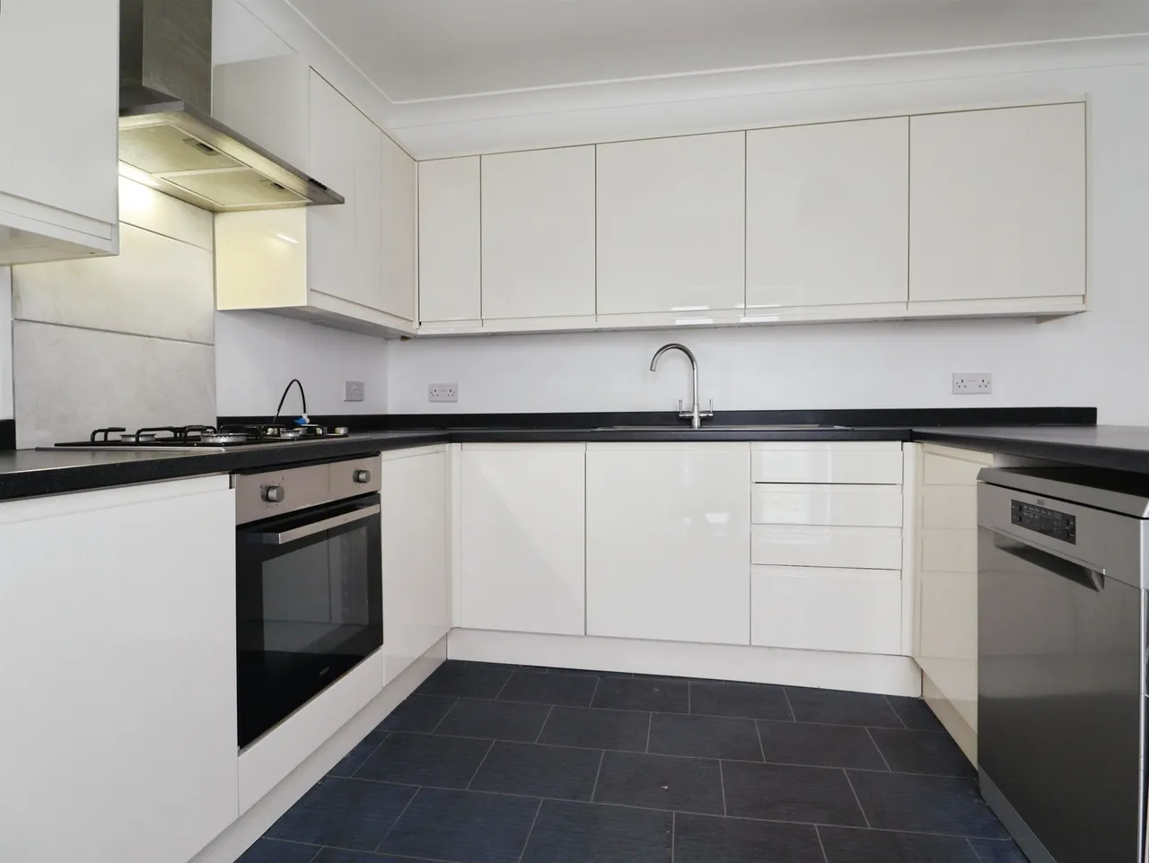 Plassey Street, Penarth, CF64, photo 2