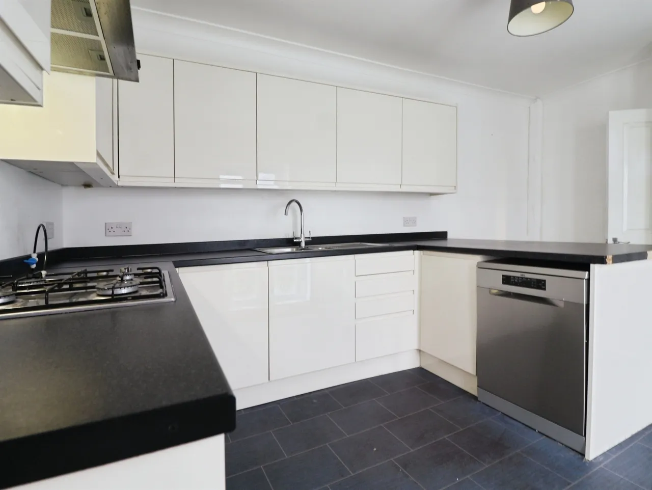 Plassey Street, Penarth, CF64, photo 4