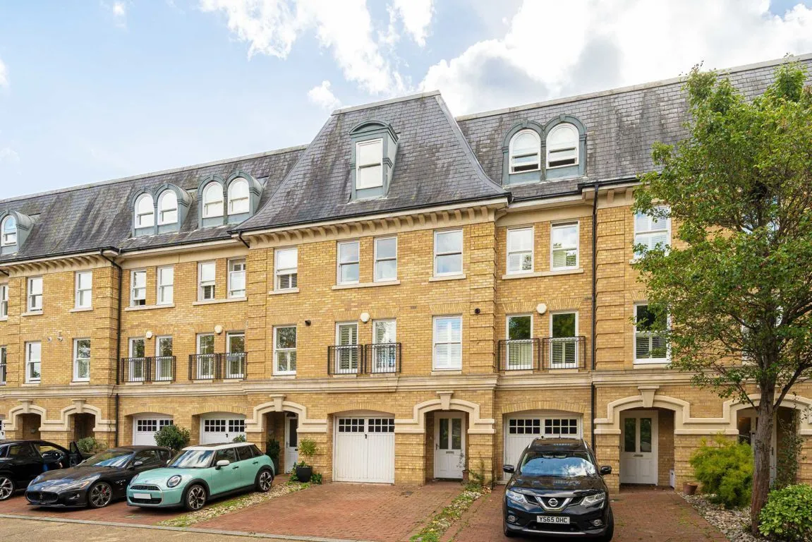 5 bed property for sale, Langdon Park, TW11