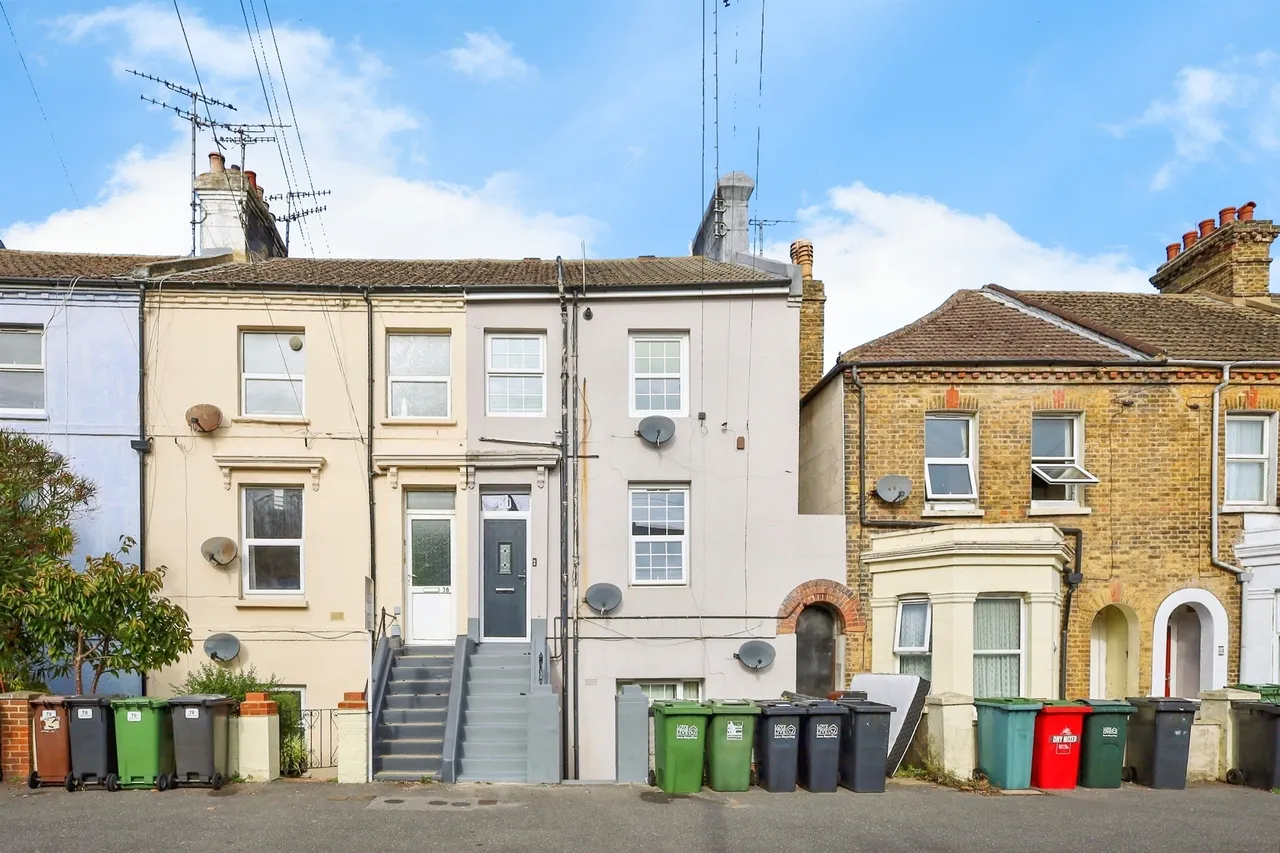 1 bed flat for sale — Ashford Road, Eastbourne