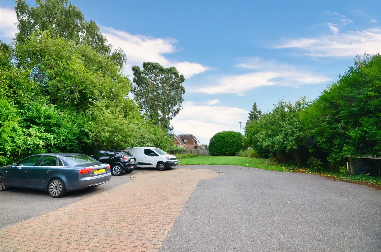 Judges Close, East Grinstead, RH19, photo 11