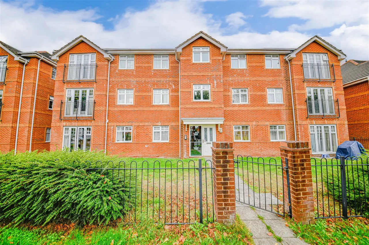 2 bed flat for sale, Benny Hill Close, Eastleigh, SO50