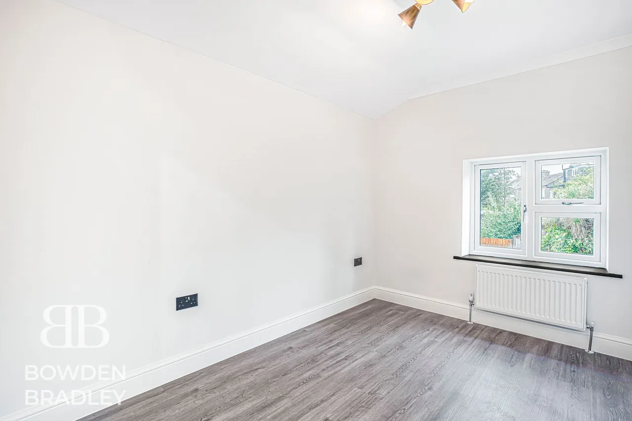 Tomswood Hill, Hainault, IG6, photo 30