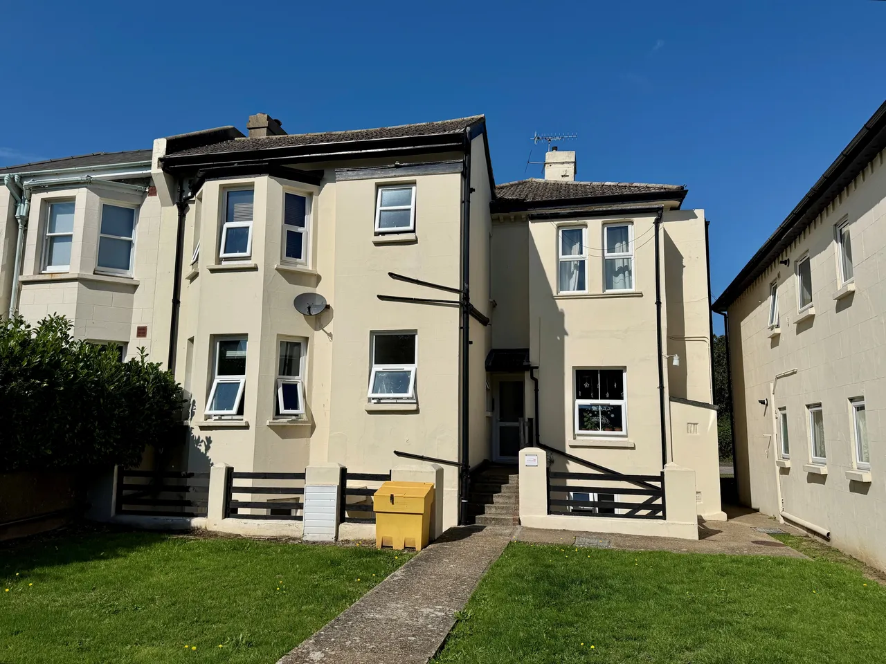 1 bed flat to rent, Lyndhurst Road, Worthing, BN11