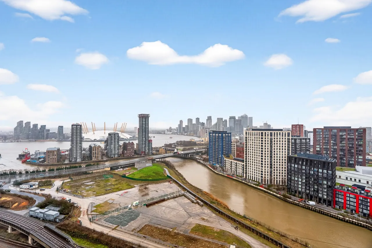 Silvertown Way, London, E16, photo 21