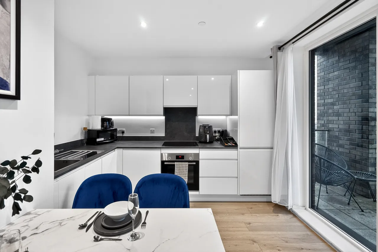 Silvertown Way, London, E16, photo 8