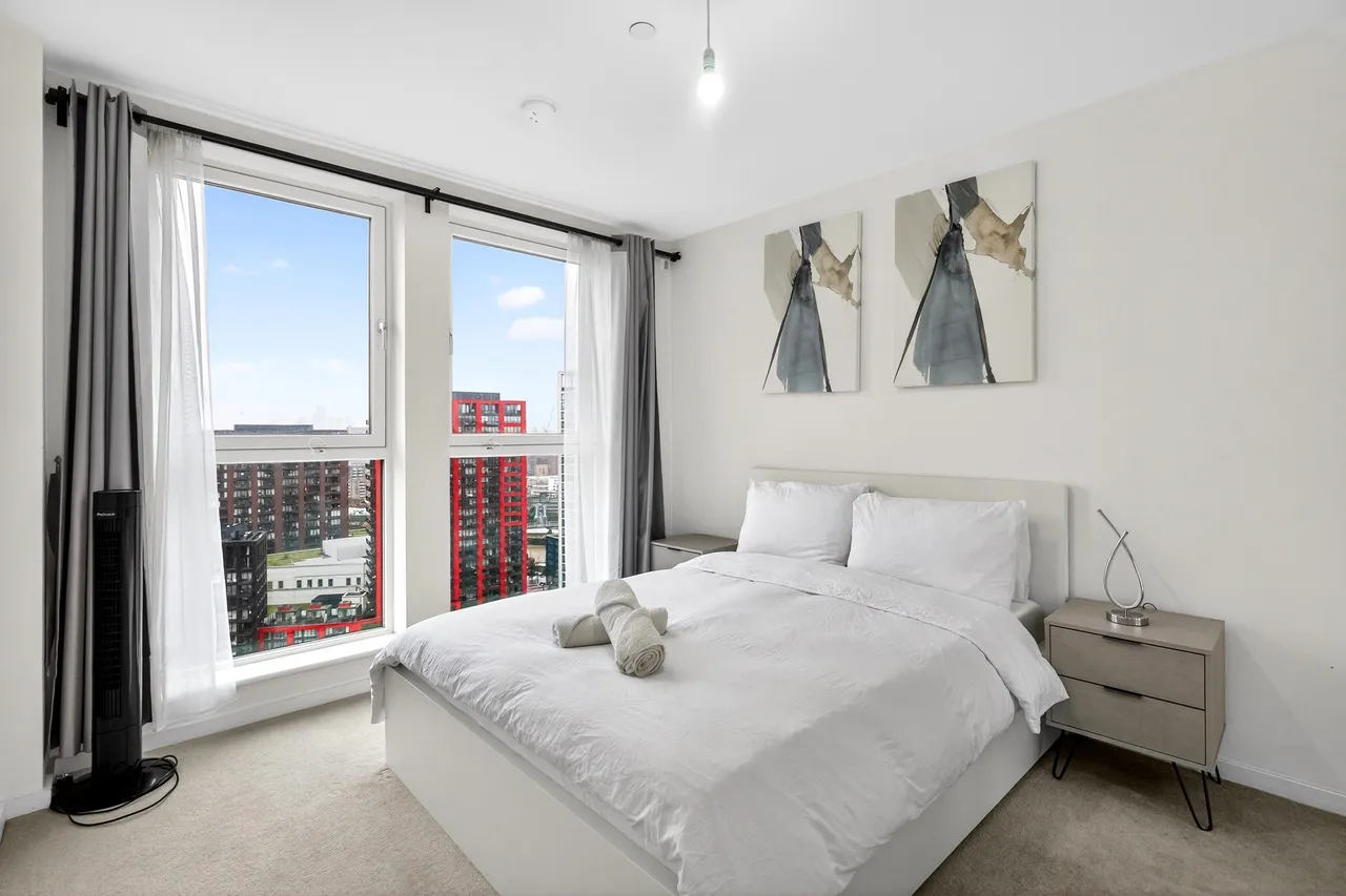 Silvertown Way, London, E16, photo 16