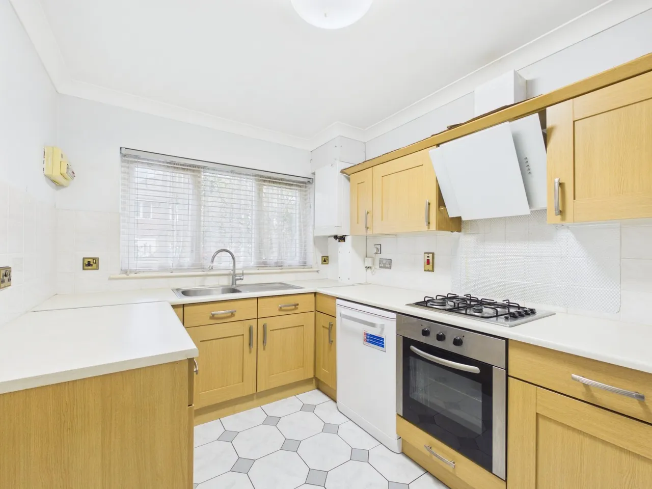 Wolsey Road, Ashford, TW15, photo 6