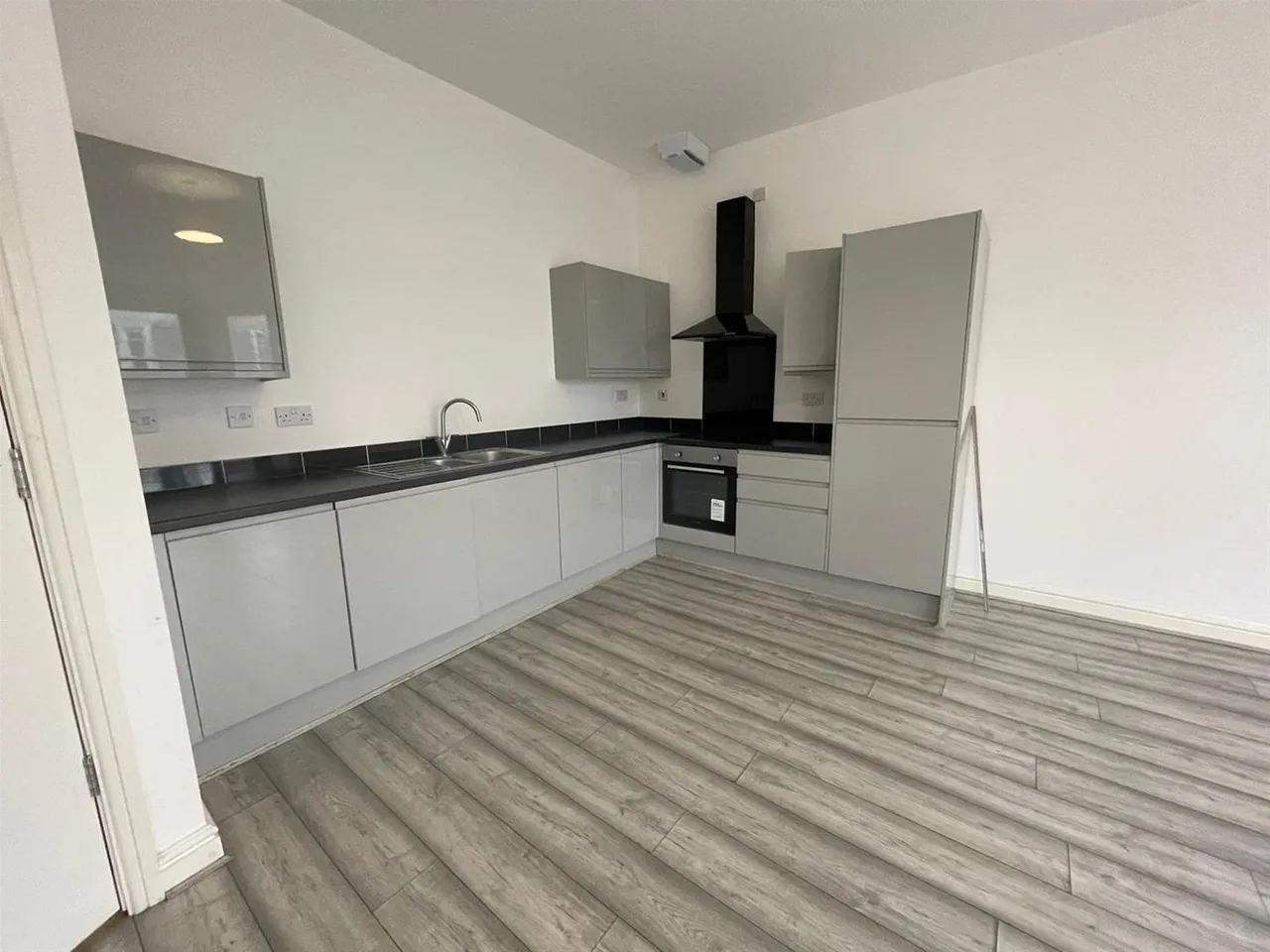 Prince Of Wales Terrace, Scarborough YO11 2EA, photo 3