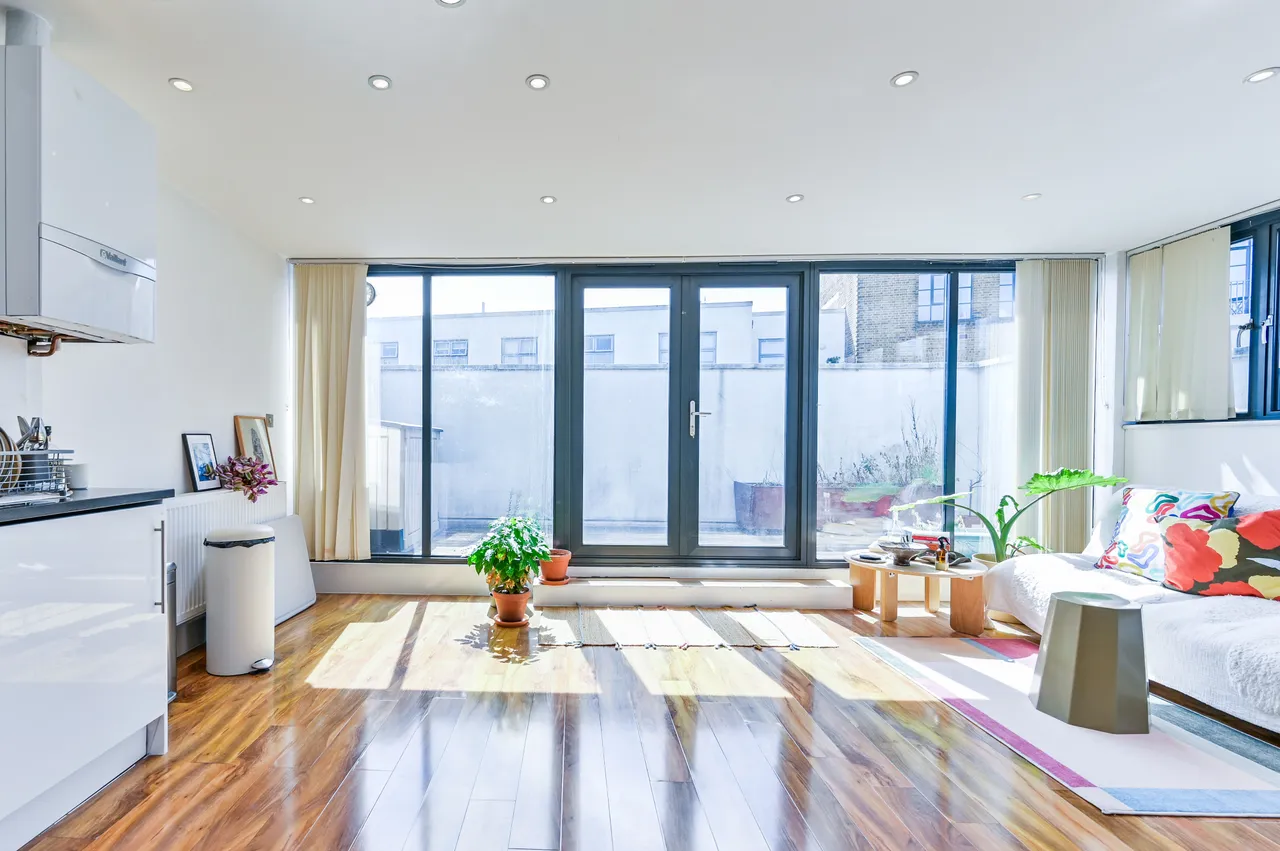 2 bed flat for sale — Flat 8, Fashion Apartments, London