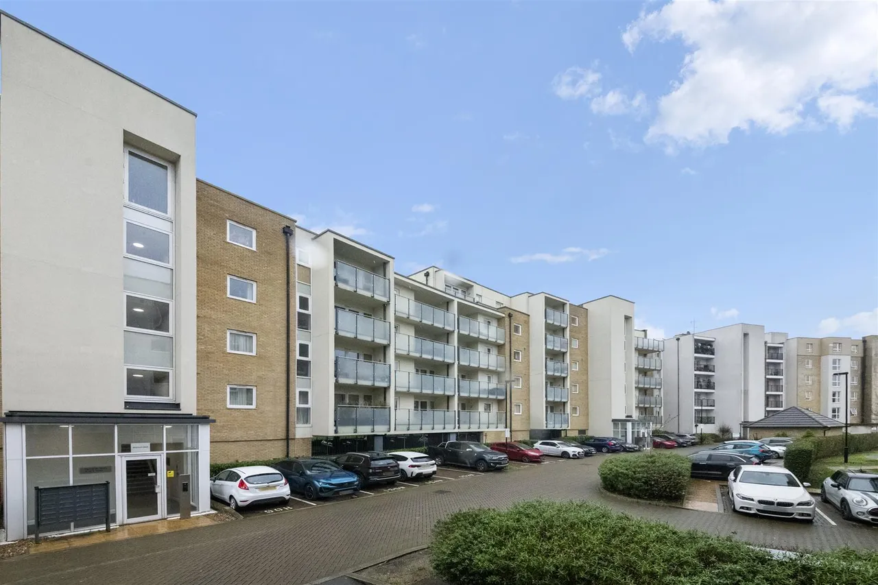 Perkins Gardens, Ickenham, photo 17
