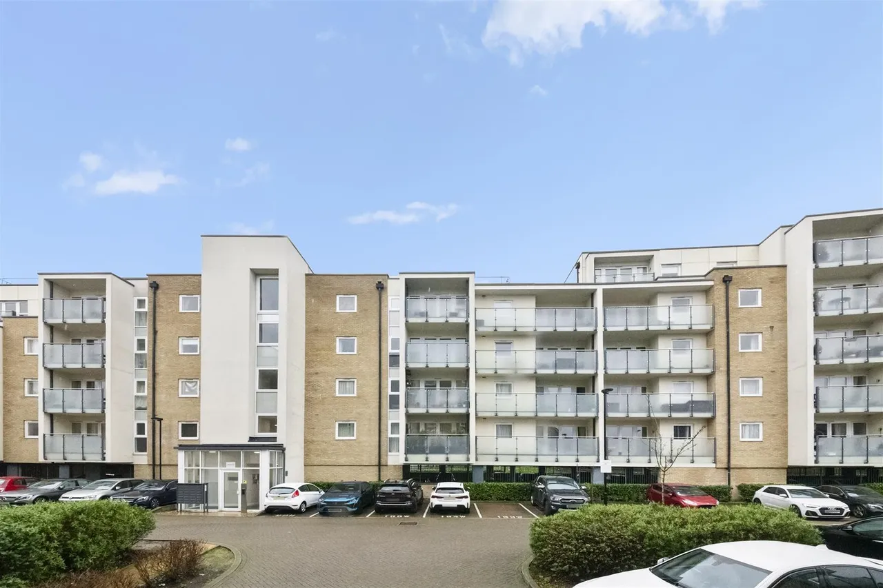 Perkins Gardens, Ickenham, photo 11