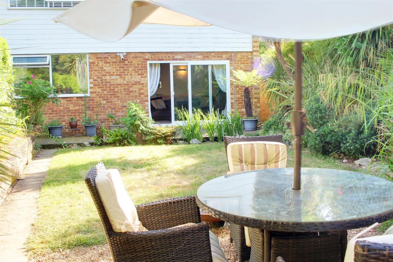 Northaw Road West, Northaw, Hertfordshire EN6 4NW, photo 26