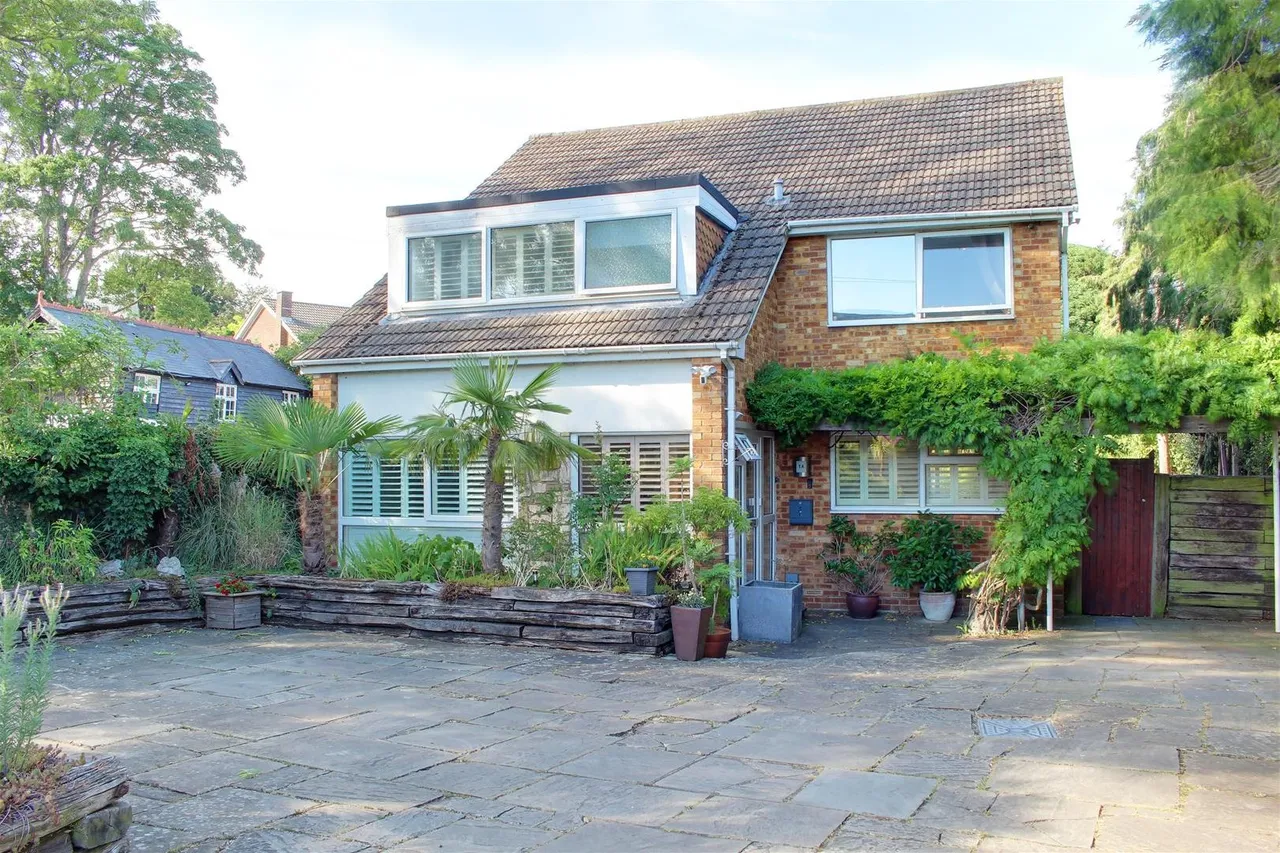 4 bed house for sale — Northaw Road West, Northaw, Hertfordshire EN6 4NW