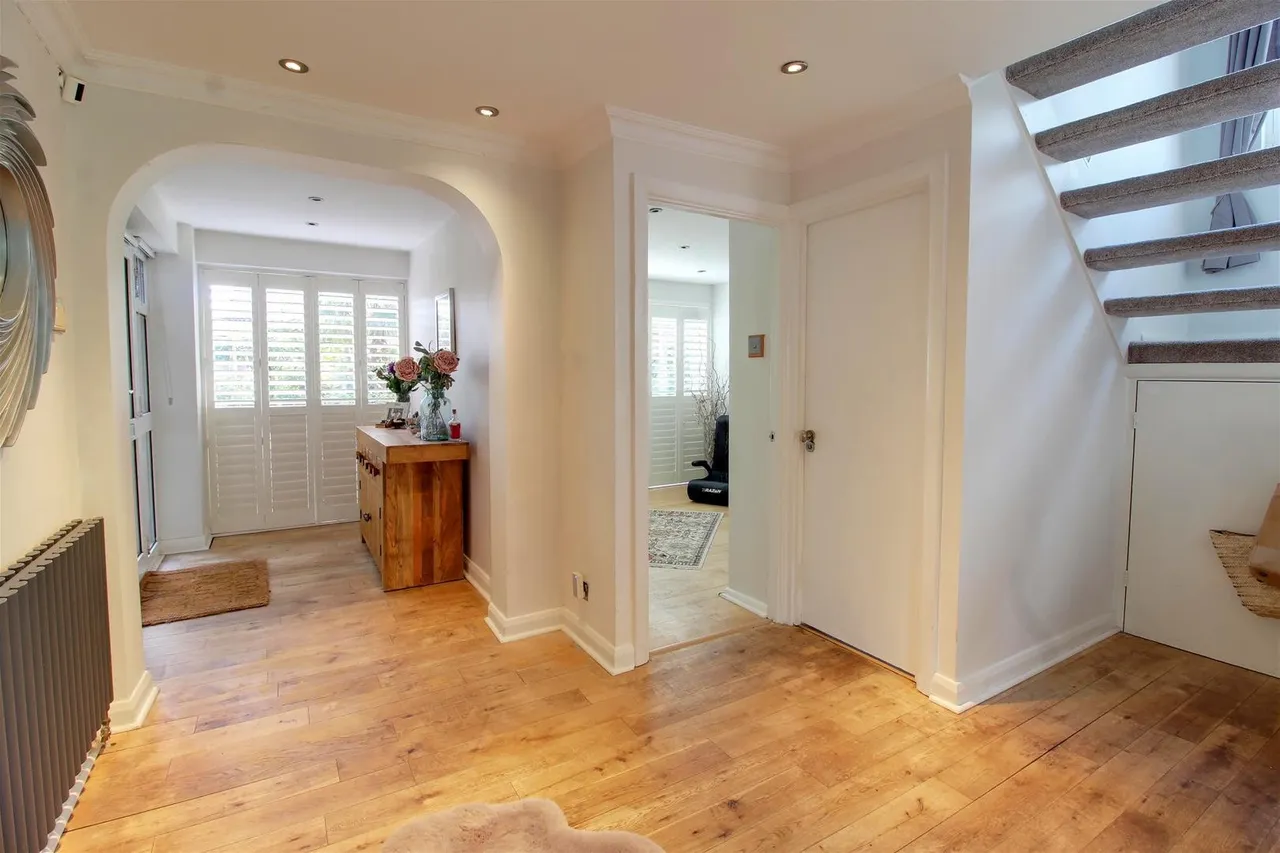 Northaw Road West, Northaw, Hertfordshire EN6 4NW, photo 6