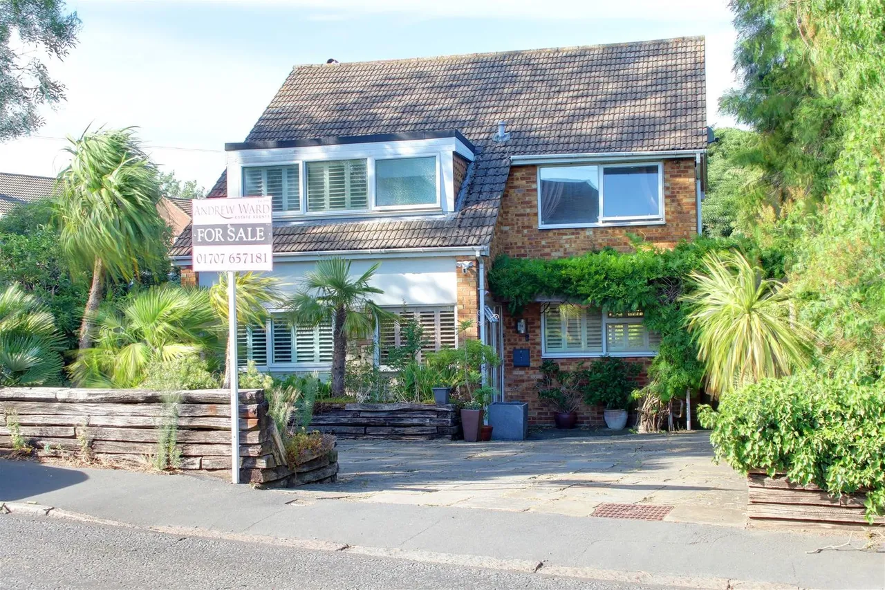 Northaw Road West, Northaw, Hertfordshire EN6 4NW, photo 29