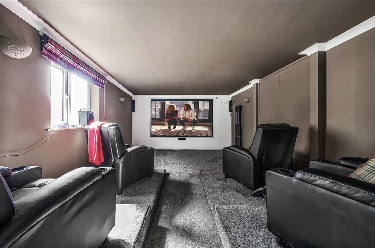 Set for family and entertaining! Cinema room, bar, photo 24