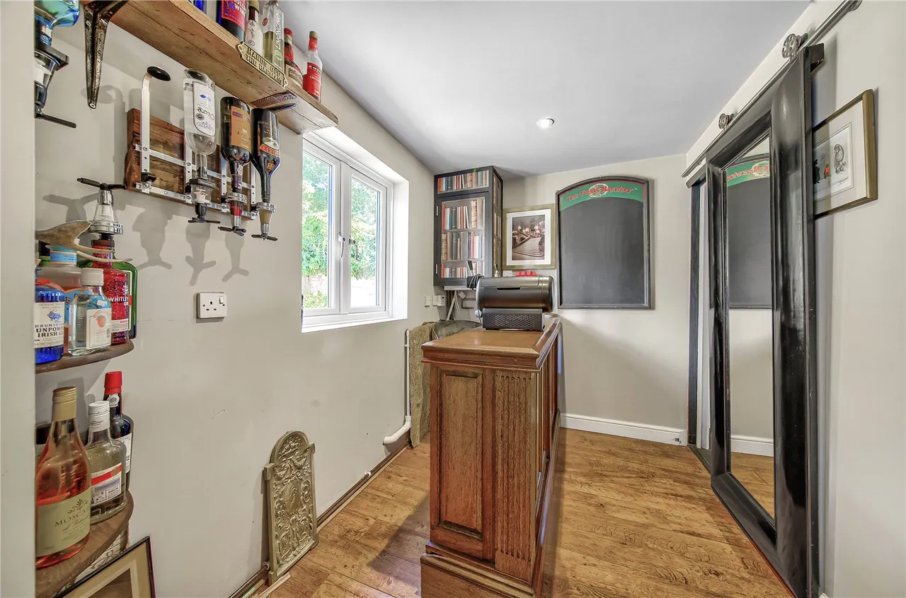 Set for family and entertaining! Cinema room, bar, photo 25
