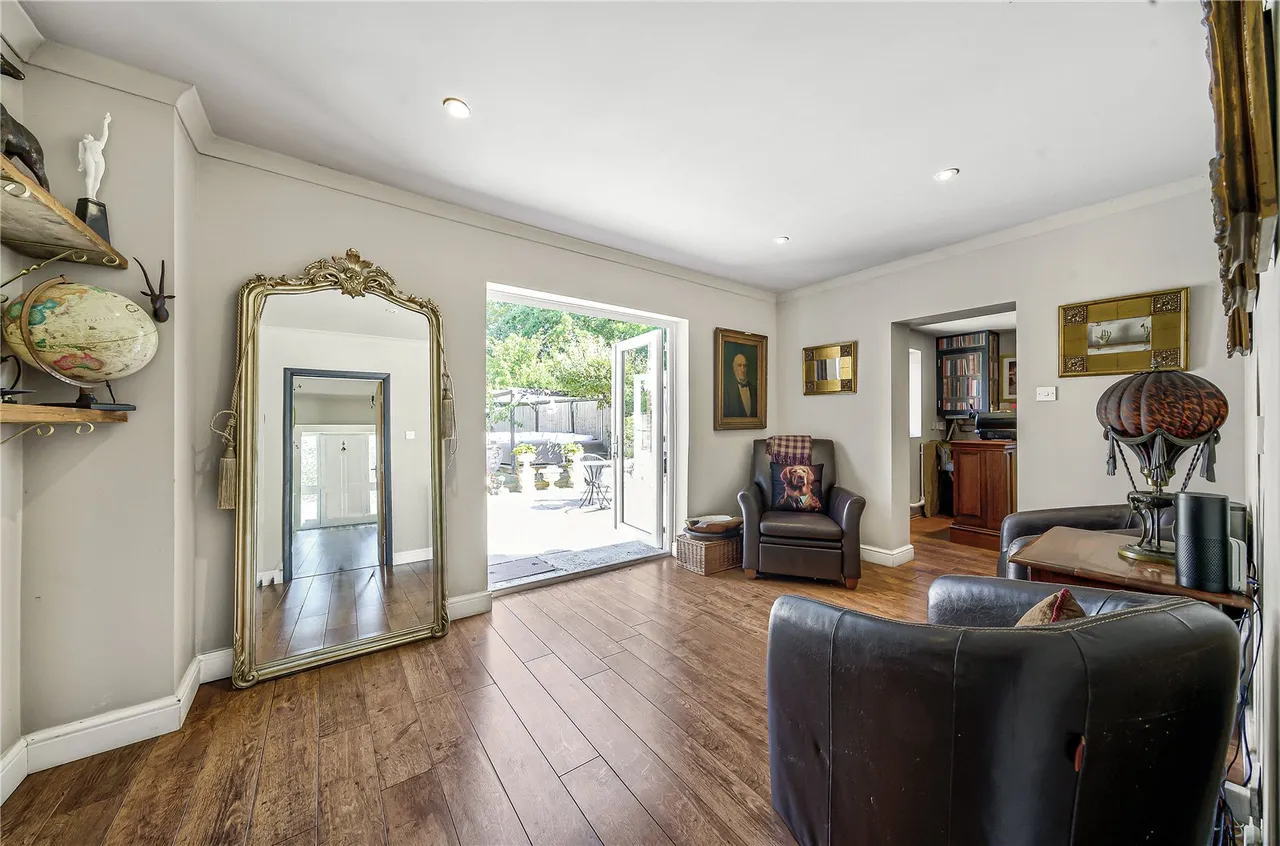 Set for family and entertaining! Cinema room, bar, photo 12