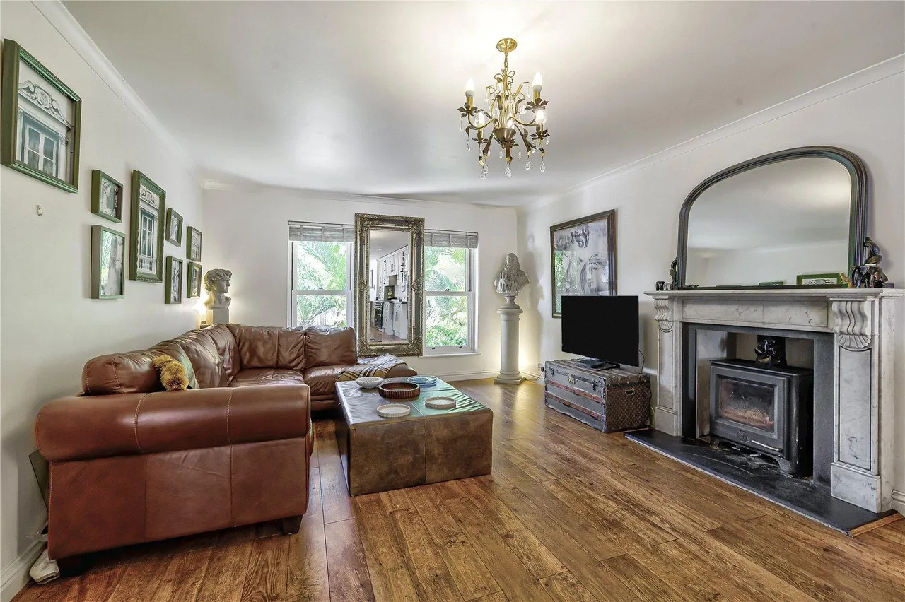 Set for family and entertaining! Cinema room, bar, photo 5