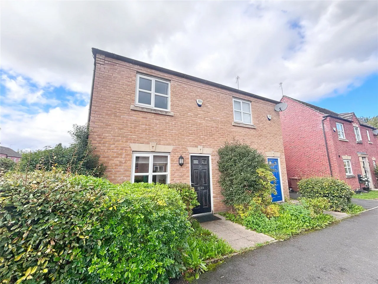 2 bed house for sale, Viscount Drive, Rhodes, M24