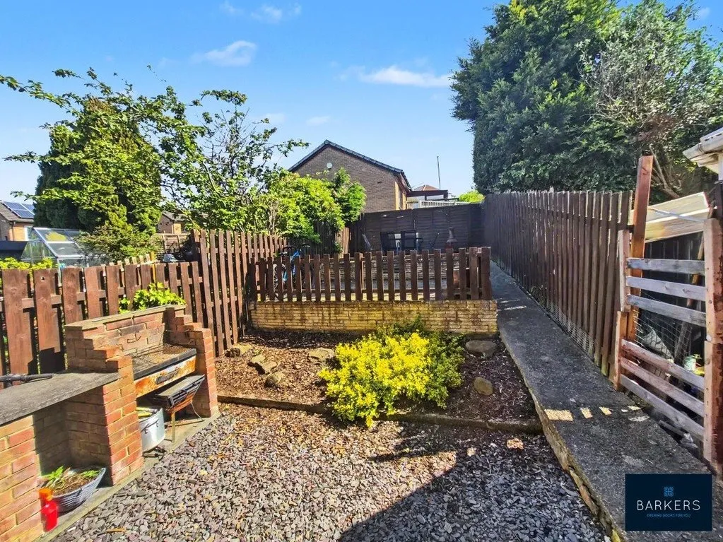 Meadow Bank, Dewsbury WF13 3SL, photo 2