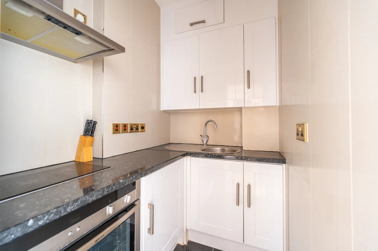 97a Queens Court, 15 Queensway, London, photo 4