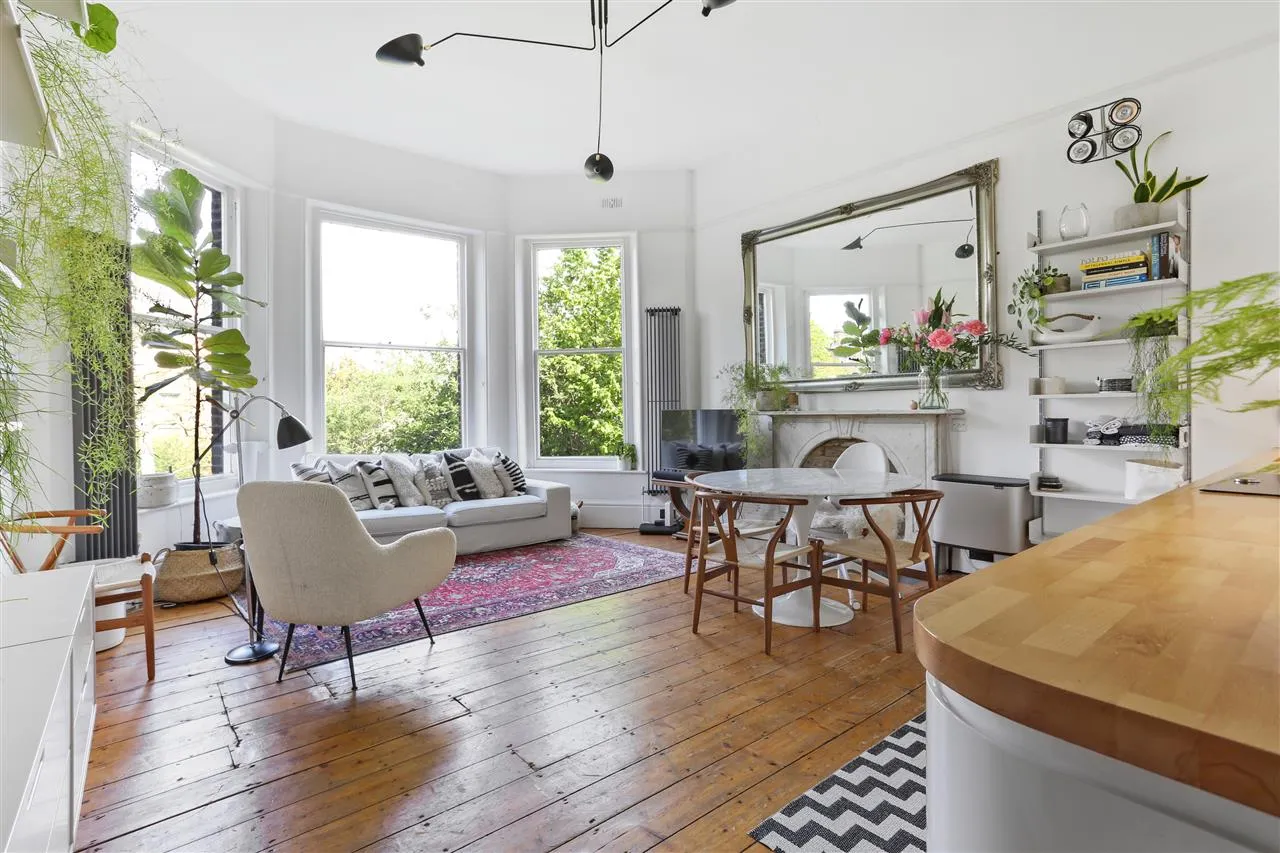 2 bed flat for sale — Carleton Road, London