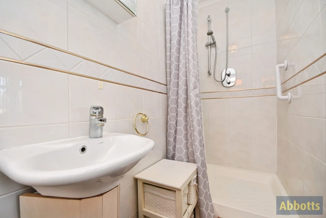 Clarence Road, Rayleigh, Essex, SS6, photo 9