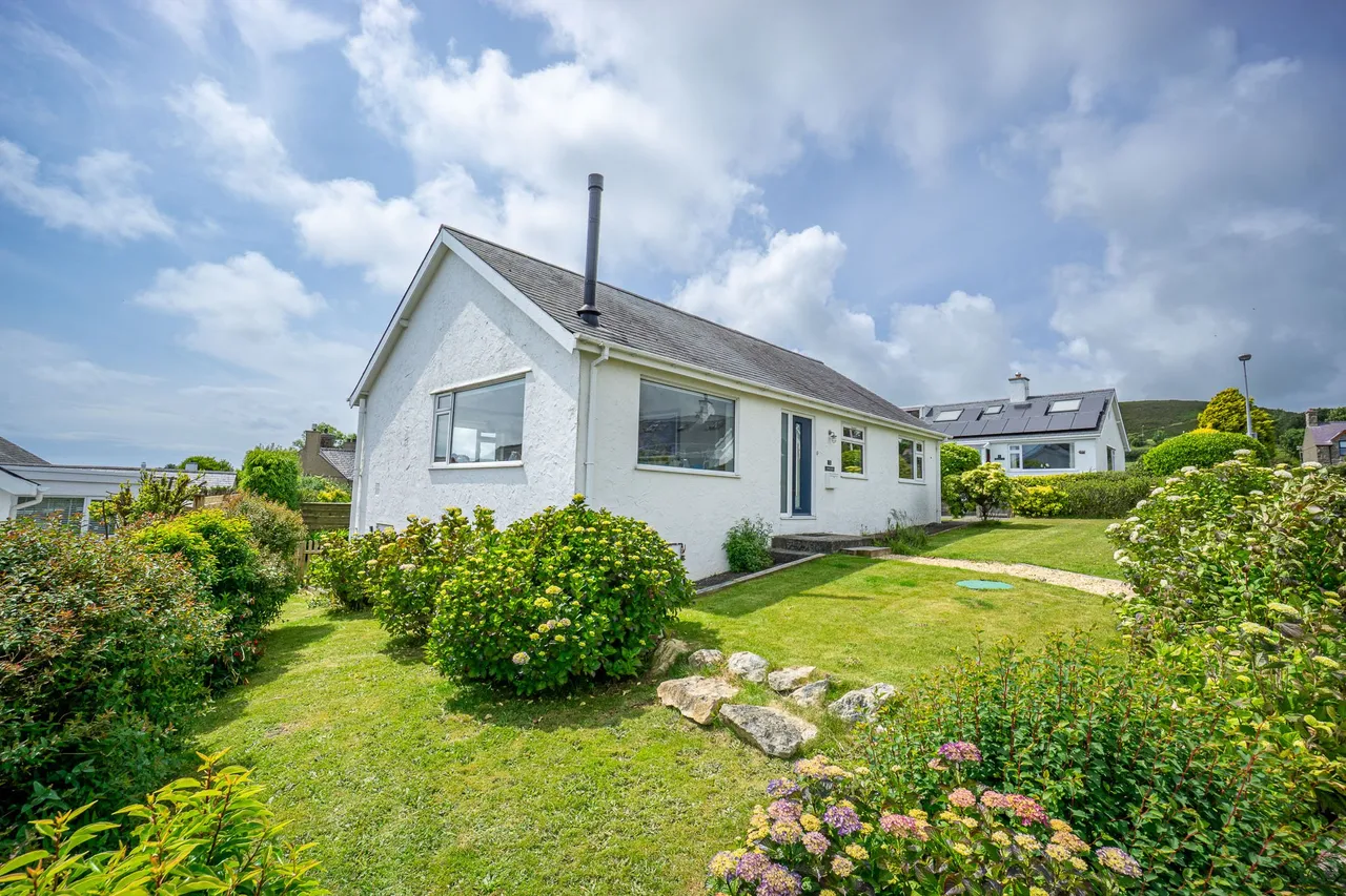 3 bed house for sale — 3 St Tudwals Estate, Mynytho, Pwllheli, Gwynedd, LL53 7RU