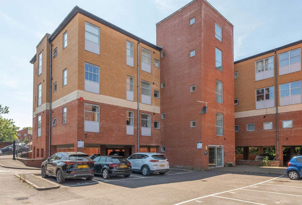 2 bed flat for sale — Bartholomews Square, Horfield, BS7 0FF