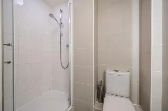 High Street, Reading, RG10, photo 13