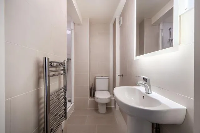 High Street, Reading, RG10, photo 12