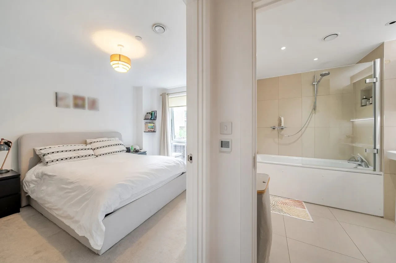 Wyndham Road, SE5, photo 16