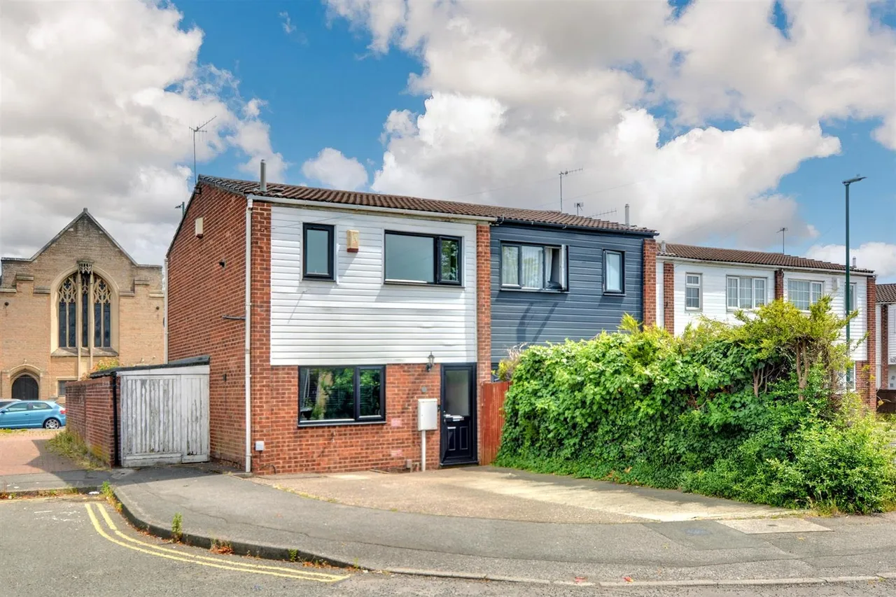 2 bed house for sale, Brook Close, Nottingham, NG6