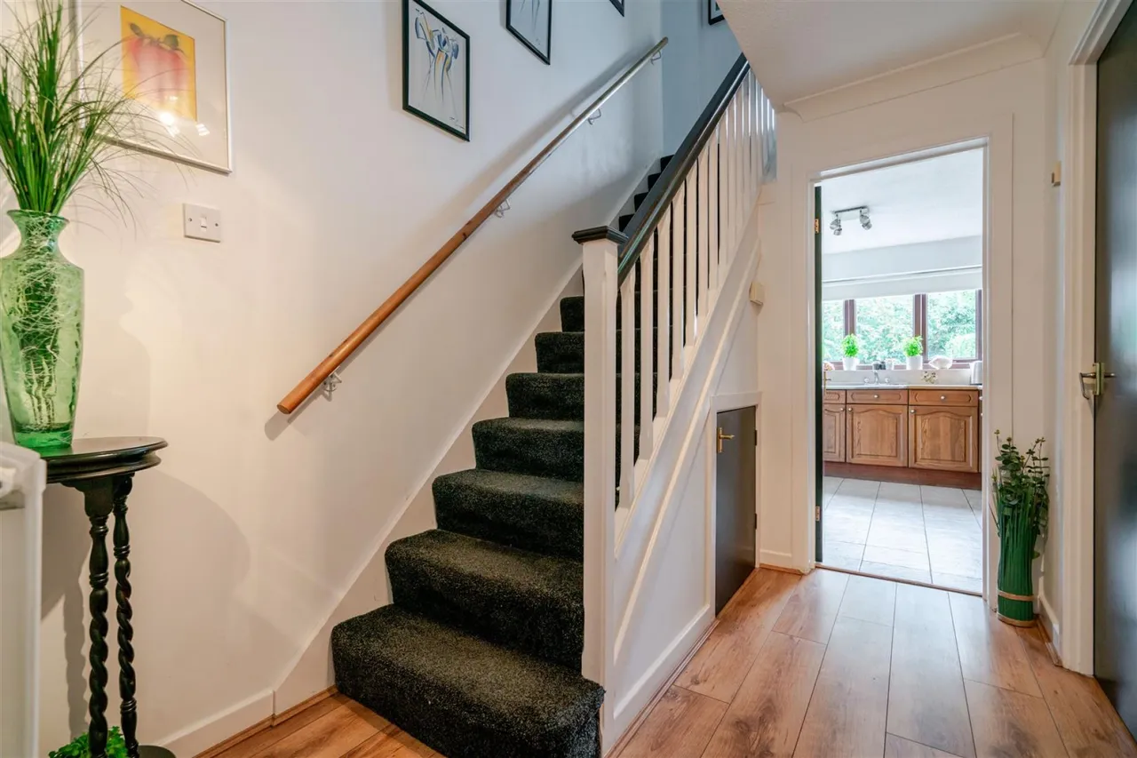 Beechfield Drive, Leigh, photo 12