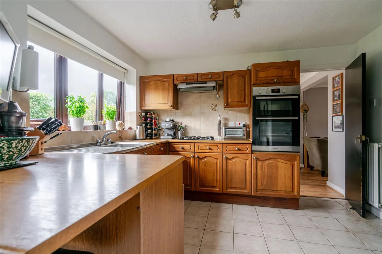 Beechfield Drive, Leigh, photo 7