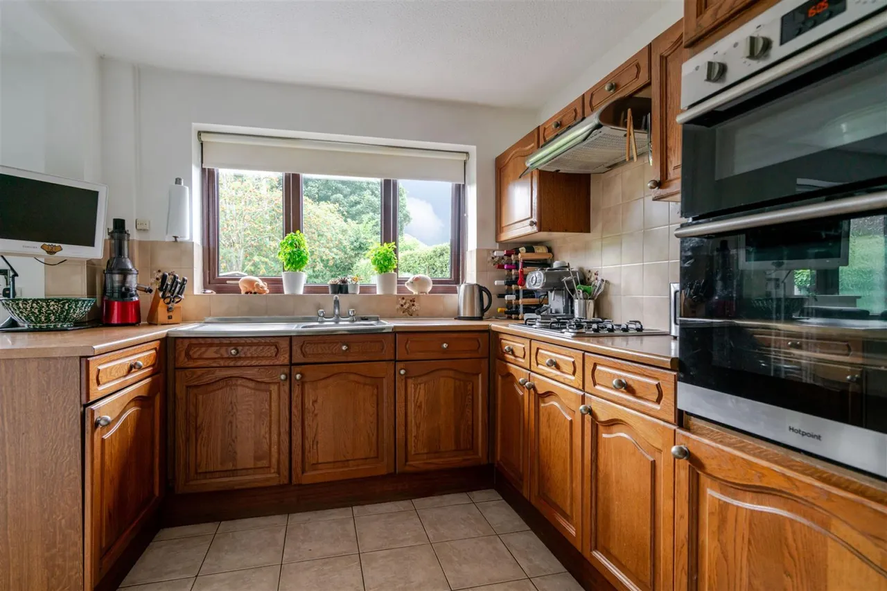 Beechfield Drive, Leigh, photo 5