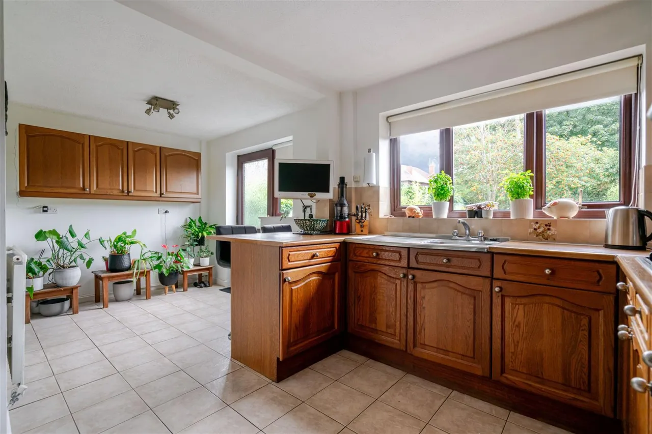 Beechfield Drive, Leigh, photo 6