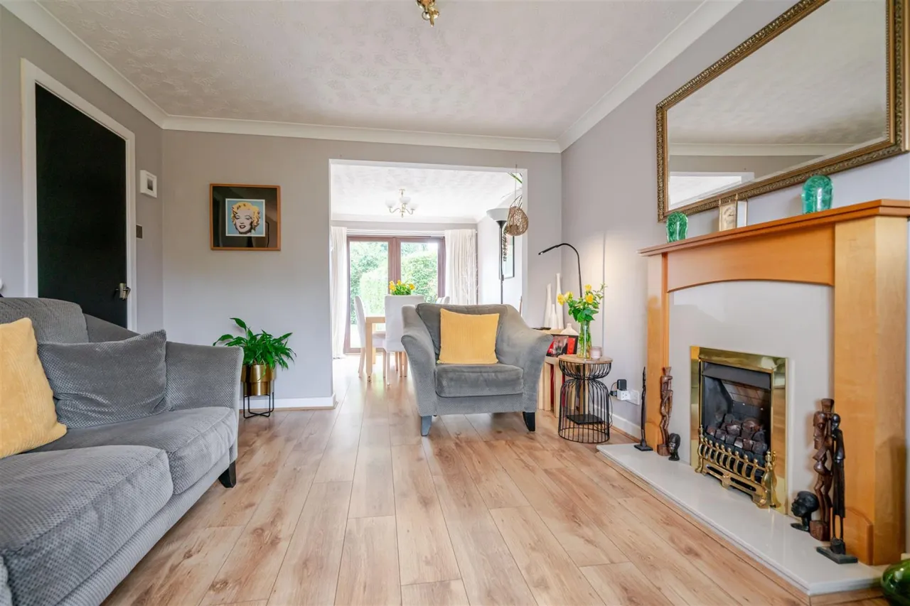 Beechfield Drive, Leigh, photo 2