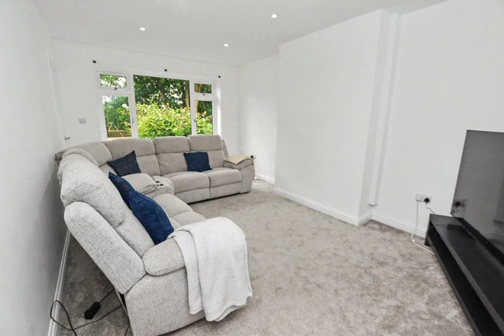 Hill End Crescent, Leeds, LS12, photo 4