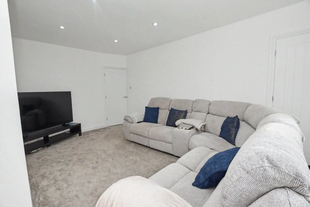 Hill End Crescent, Leeds, LS12, photo 14